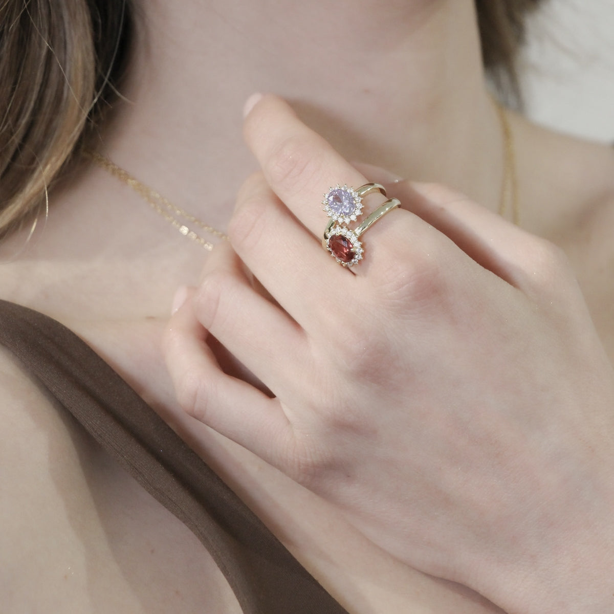 Anello Mini Royal Lady Dorato Zircone Rosso Ciliegia in Argento