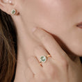 Carica l'immagine nel visualizzatore della galleria, Anello Mini Royal Lady Dorato Zircone Verde Acqua in Argento

