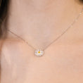 Carica l'immagine nel visualizzatore della galleria, Collana Margherite con Centrale Giallo in Argento
