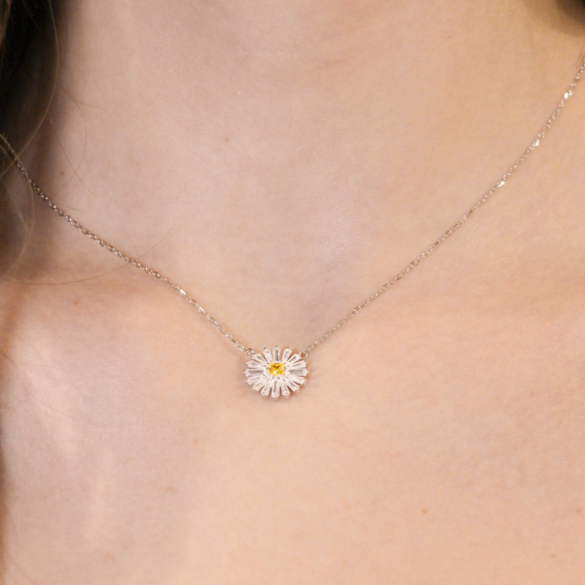 Collana Margherite con Centrale Giallo in Argento