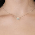 Carica l'immagine nel visualizzatore della galleria, Collana Margherite con Centrale Verde Acqua in Argento
