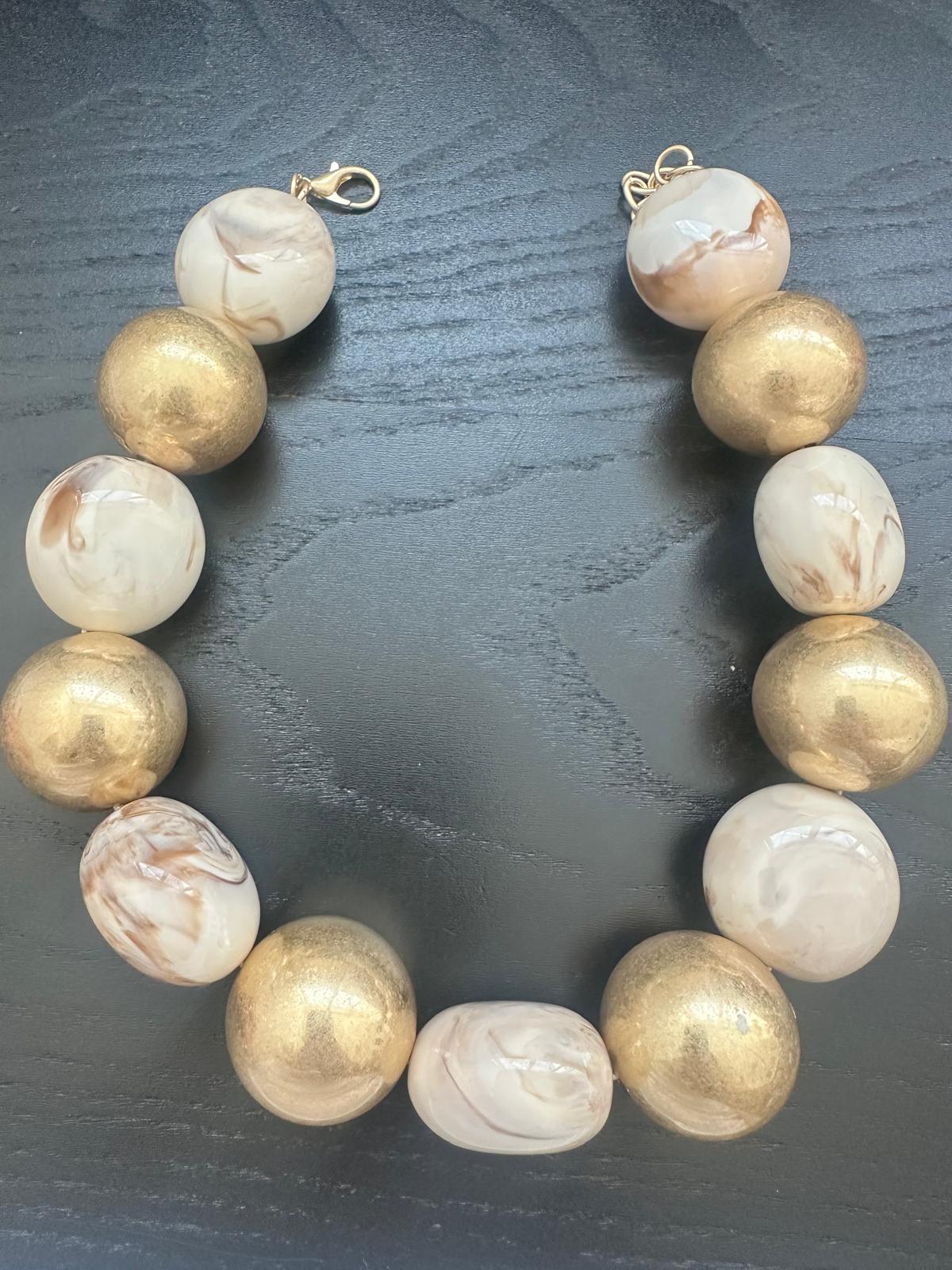 COLLANA CON SFERE DORATE E ELEMENTI TURCHESI MARMORIZZATI