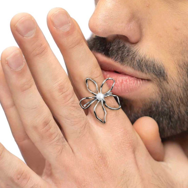 Anello fiore con perla centrale