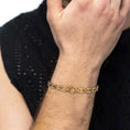 Carica l'immagine nel visualizzatore della galleria, Bracciale catena a maglie larghe texturizzate al centro moschettone ad anello
