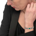 Carica l'immagine nel visualizzatore della galleria, Bracciale con pietra centrale catena mesh - Desidero
