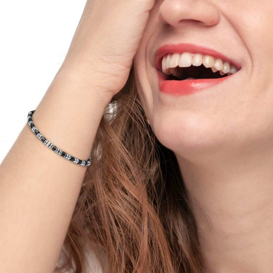 Bracciale con rondelle in pietra ed elementi in ematite - Desidero