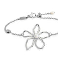 Carica l'immagine nel visualizzatore della galleria, Bracciale fiore con perla centrale

