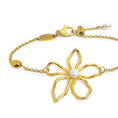 Carica l'immagine nel visualizzatore della galleria, Bracciale fiore con perla centrale
