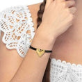 Carica l'immagine nel visualizzatore della galleria, Bracciale triplo filo con cordino cerato con cuore irregolare
