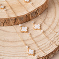 Carica l'immagine nel visualizzatore della galleria, COLLANA LUNGA CON QUADRIFOGLI E PERLE
