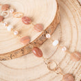 Carica l'immagine nel visualizzatore della galleria, COLLANA LUNGA CON PIETRE DI DIVERSA CONSISTENZA E PERLE
