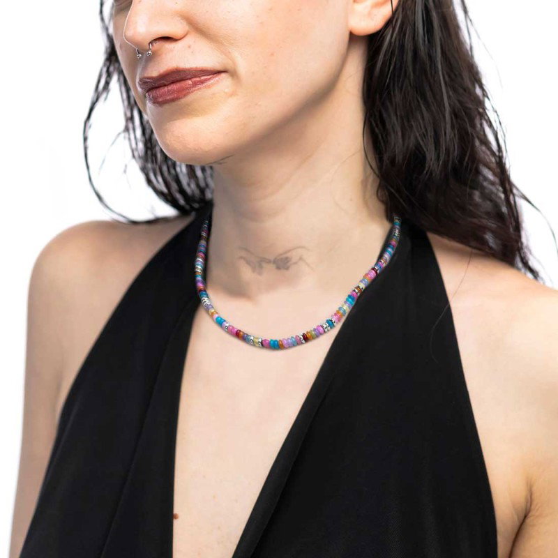 Collana con perline colorate a ciambella