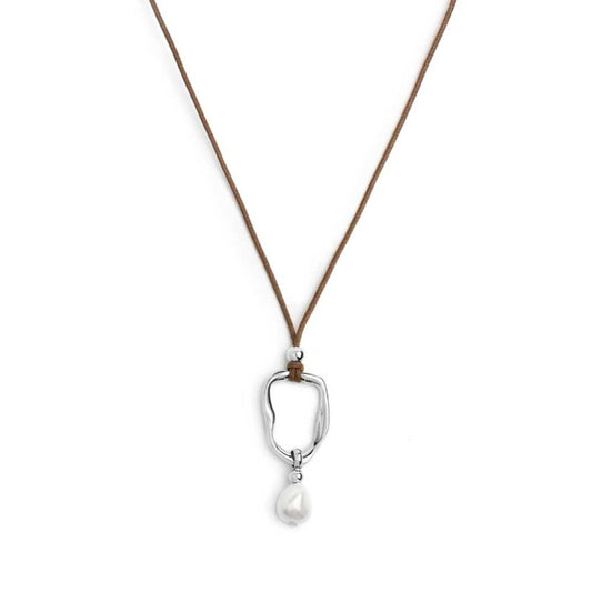 Collana cordino con pendente a forma organica con perla